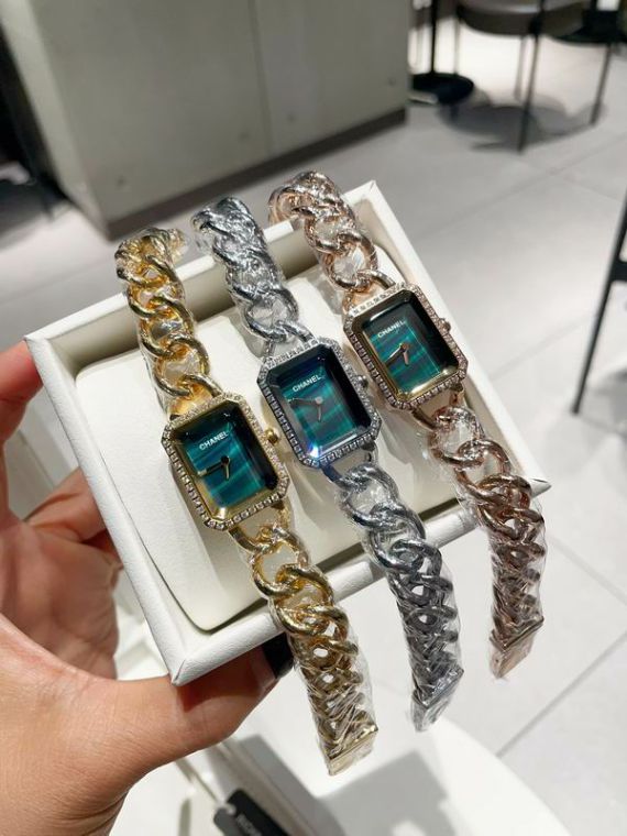 Picture of Chanel Watches Women _SKU518chanel-21x26mm-12123511